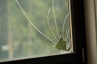 Broken window glass repair company